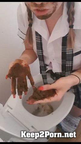 CremeDeLaJen - Schoolgirl plays with poop out of toilet (MP4, UltraHD 2K, Scat) ScatShop