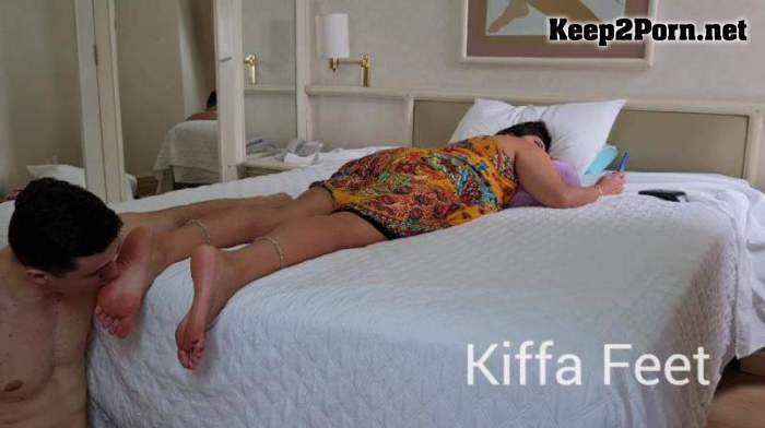 Goddess Kiffa Hangover Cure With Foot Worship And Foot Massage Medicine / Humiliation (mp4 / FullHD) KiffaFeetDeusa