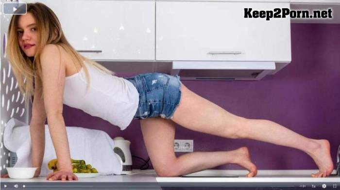 Carrie Kind (Cumming In The Kitchen) [1080p / Video] Nubiles