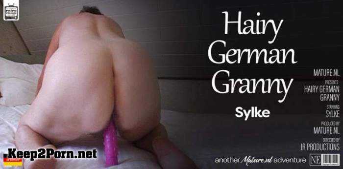 Sylke (64) - German granny Sylke plays with her hairy pussy in the shower (14869) [SD 540p] [Mature.nl]