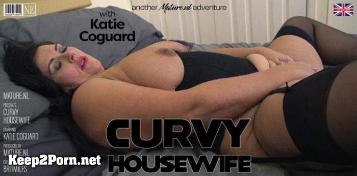 Katie Coquard (EU) (45) - Curvy housewife Katie Coquard plays with her pussy in bed (14964) [1080p / Mature] [Mature.nl]