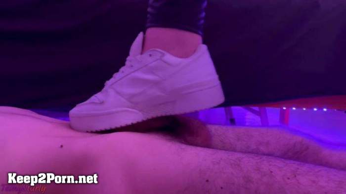 Shoejob and Cock Crush in White Sneakers / Femdom [FullHD 1080p] [TamyStarly]