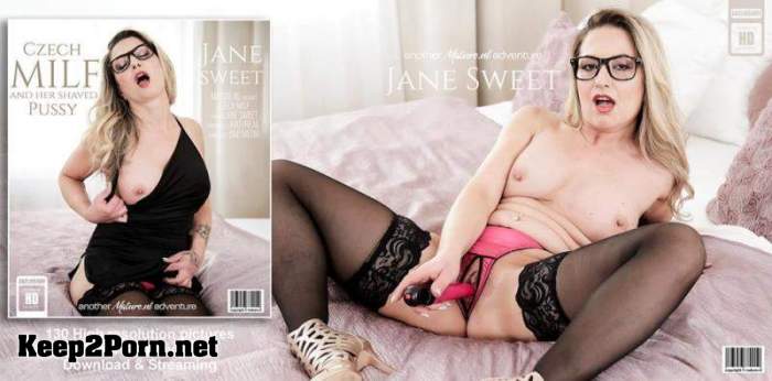 Jane Sweet (41) - Horny Czech MILF Jane Sweet loves to play with her wet shaved cougar pussy (15219) [FullHD 1080p] [Mature.nl]