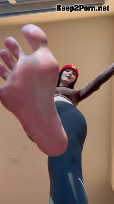 Size - Giantess Becca finds her first tiny / Femdom (mp4 / UltraHD)