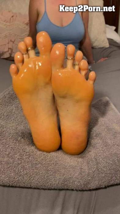 GingersToesies - Soles Being Covered in Oil / Femdom (mp4 / FullHD)