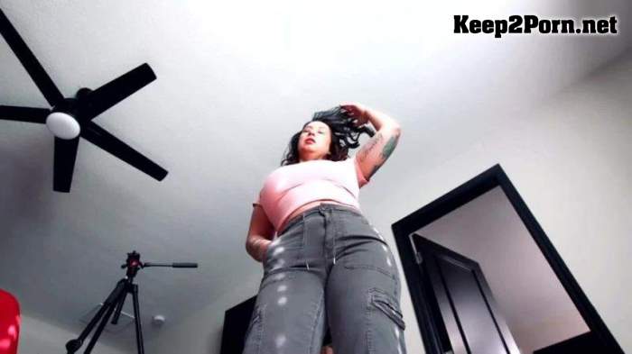 Giantess Catches a Bed Bug / Femdom [FullHD 1080p] [Clips by Drea]
