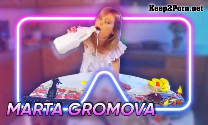 [SLR, Dreamcam] Marta Gromova - Blonde Babe Eating And Stripping In Kitchen (35091) [Oculus Rift, Vive] [2622p / VR]