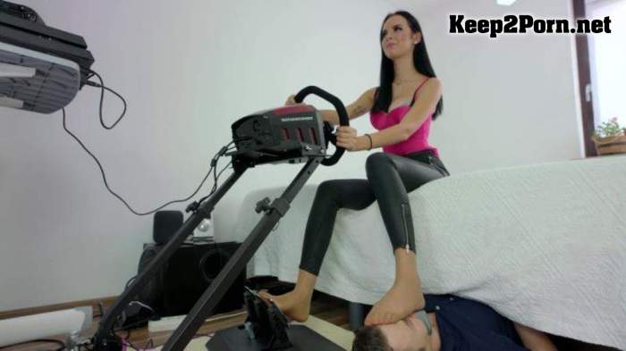 [PolishMistress] Pedal Pumping - Elzbieta Took His Game And Plays Part 01 [2304p / Femdom]