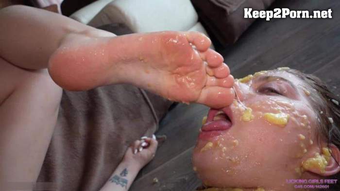 [LickingGirlsFeet] I know you like to eat dirt What about bananas [FullHD 1080p]