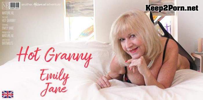 [Mature.nl] Emily Jane (EU) (63) - Hot British Granny Emily Jane plays with herself in bed (14729) (Mature, FullHD 1080p)