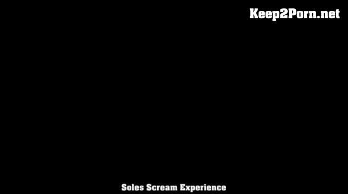 Soles Scream Experience - Scarlett Distracted From Phone Call (mp4 / SD)