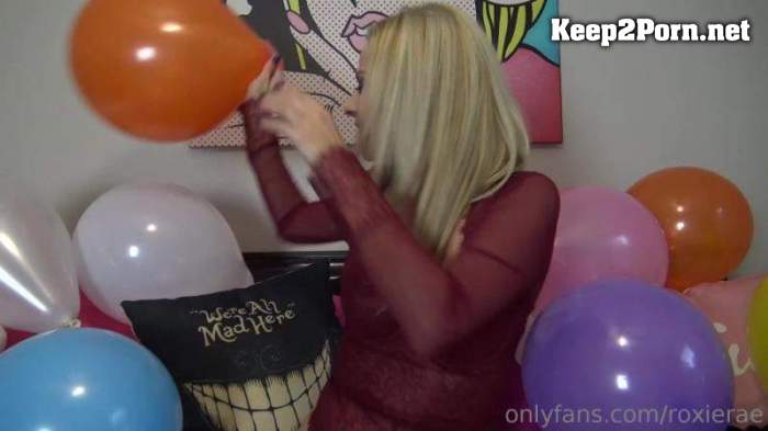 Roxie Rae - Watch Me Close Up Non Pop Balloon Blowing [1080p / Femdom]