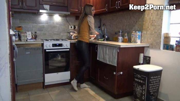 Custom Videos Studio - Tatjana Sprained At Home (mp4 / FullHD)