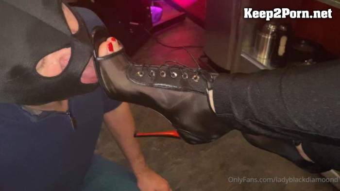 Lady Blackdiamoond aka blackdiamoondofficial - I want that you worship my high heels like him Are you ready (mp4 / FullHD)