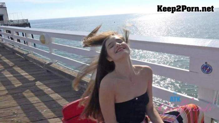 [ATKGirlfriends] Violet Viper - Malibu Pier (1739 Scene #1) (SD / MP4)